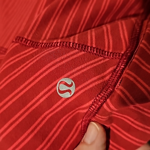 STUNNING LULULEMON Think fast PULLOVER double trouble strip boom juice cranberry - Picture 10 of 12